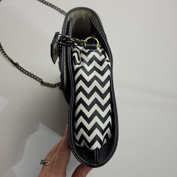 NWT Crossbody Bag Purse Textured Black White Detachable Chain Strap Small - Picture 12 of 13